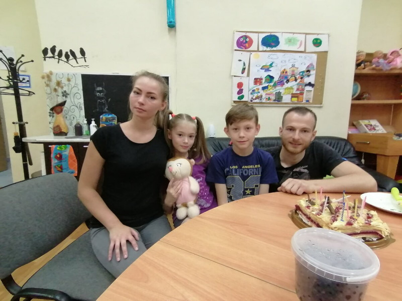 Дети мои. Празднование второго дня рождения Георгия в казенном доме.  Ему уже 12 лет, как быстро течет время... Поздравить ребенка приехали старшие дети - Елизавета и Илья.
