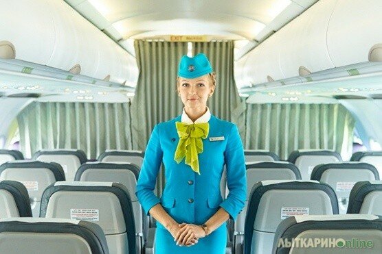 Победительница конкурса красоты среди стюардесс рассказывает , как проходит рабочая смена экипажа самолета