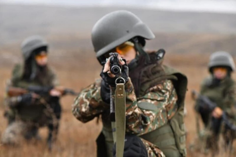 Супруга Пашиняна заявила, что ее женский отряд готов участвовать в боях