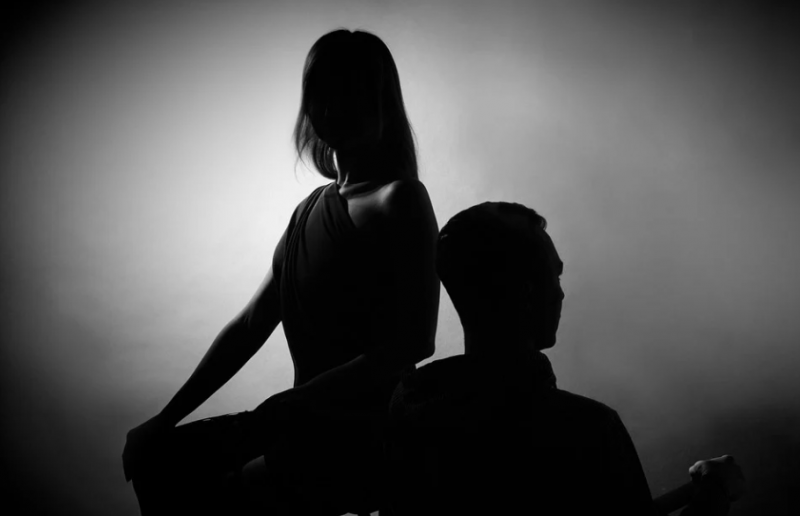 Источник: https://pixabay.com/ru/photos/ссора-пара-супруги-обиды-брак-4884735/