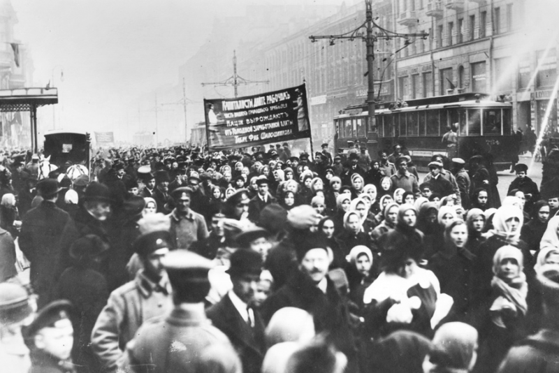 Демонстрация женщин-работниц на Невском проспекте, март 1917 года. Фото из открытых источников.