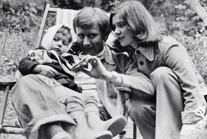Андрей Миронов, Лариса Голубкина и Маша (дочь актрисы). Источник: stuki-druki.com