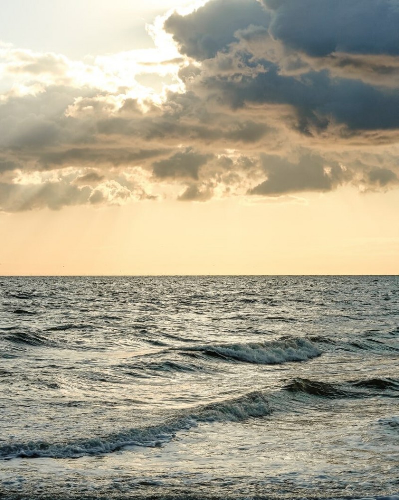 Кучугуры - поселок на берегу Азовского моря не земной красоты.