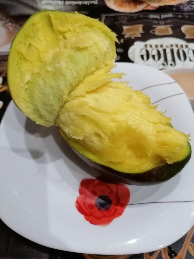 Спелый манго.