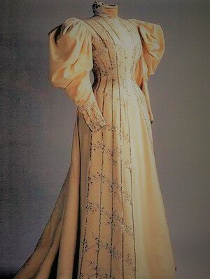Мода в XIX веке, что в основном предпочитали носить женщины.