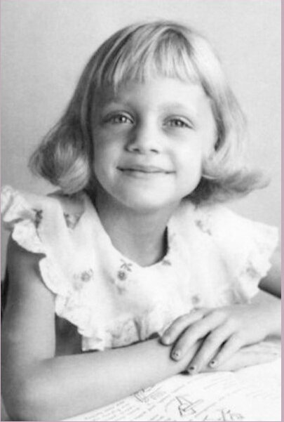 Голди Хоун в детстве.